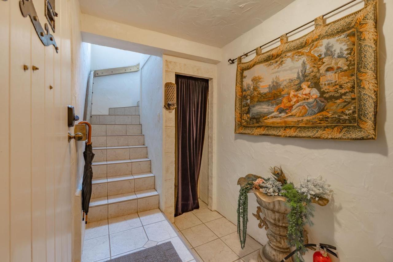 The Castle Villa Chemainus Exterior photo
